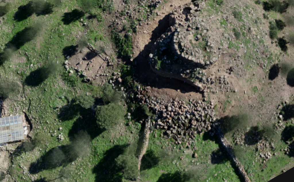Nuraghe Sirai fotografia aerea a bassa quota Carbonia